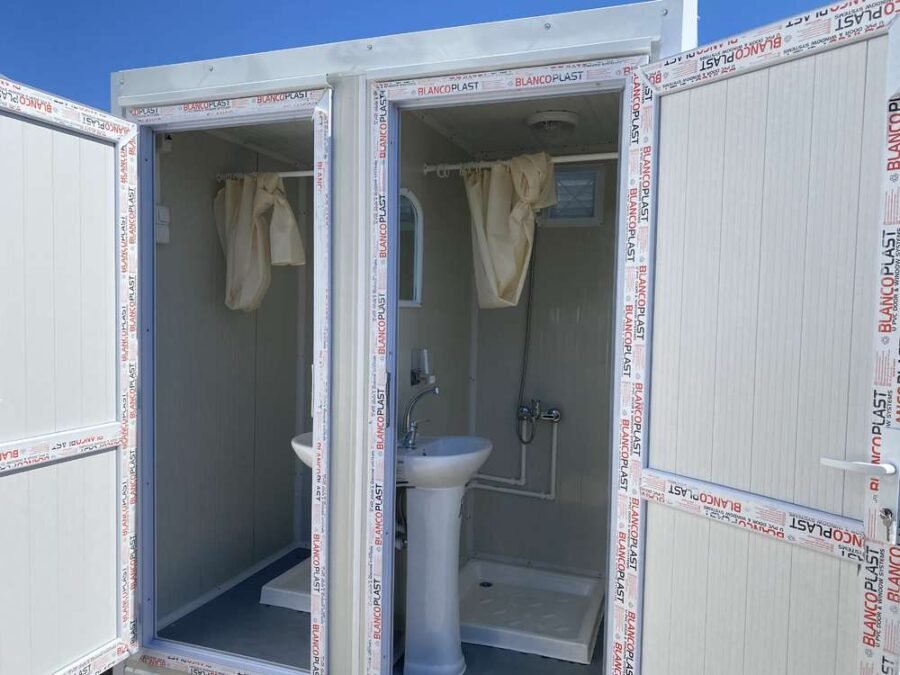 Bloc sanitaire (2 douches + lavabo)