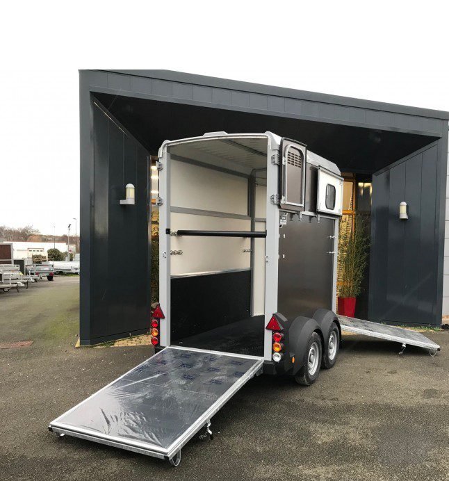 Van Ifor Williams HB 403 – Image 3