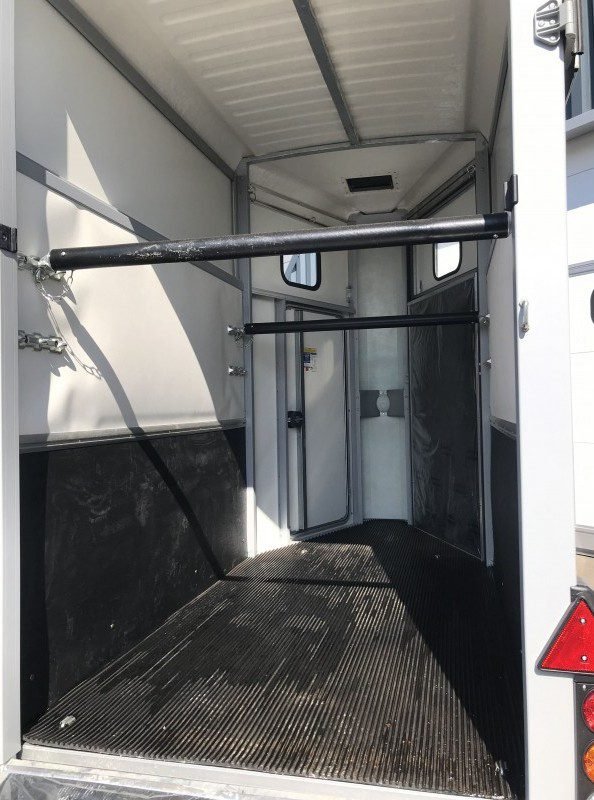 Van Ifor Williams HB 403 – Image 2