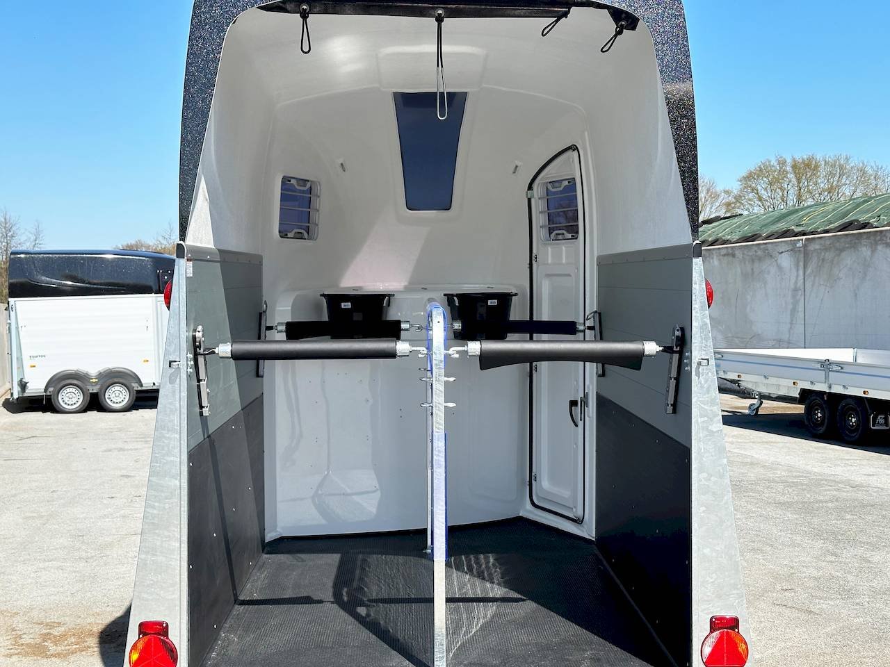 Van Humbaur Pegasus 2400 – Image 2