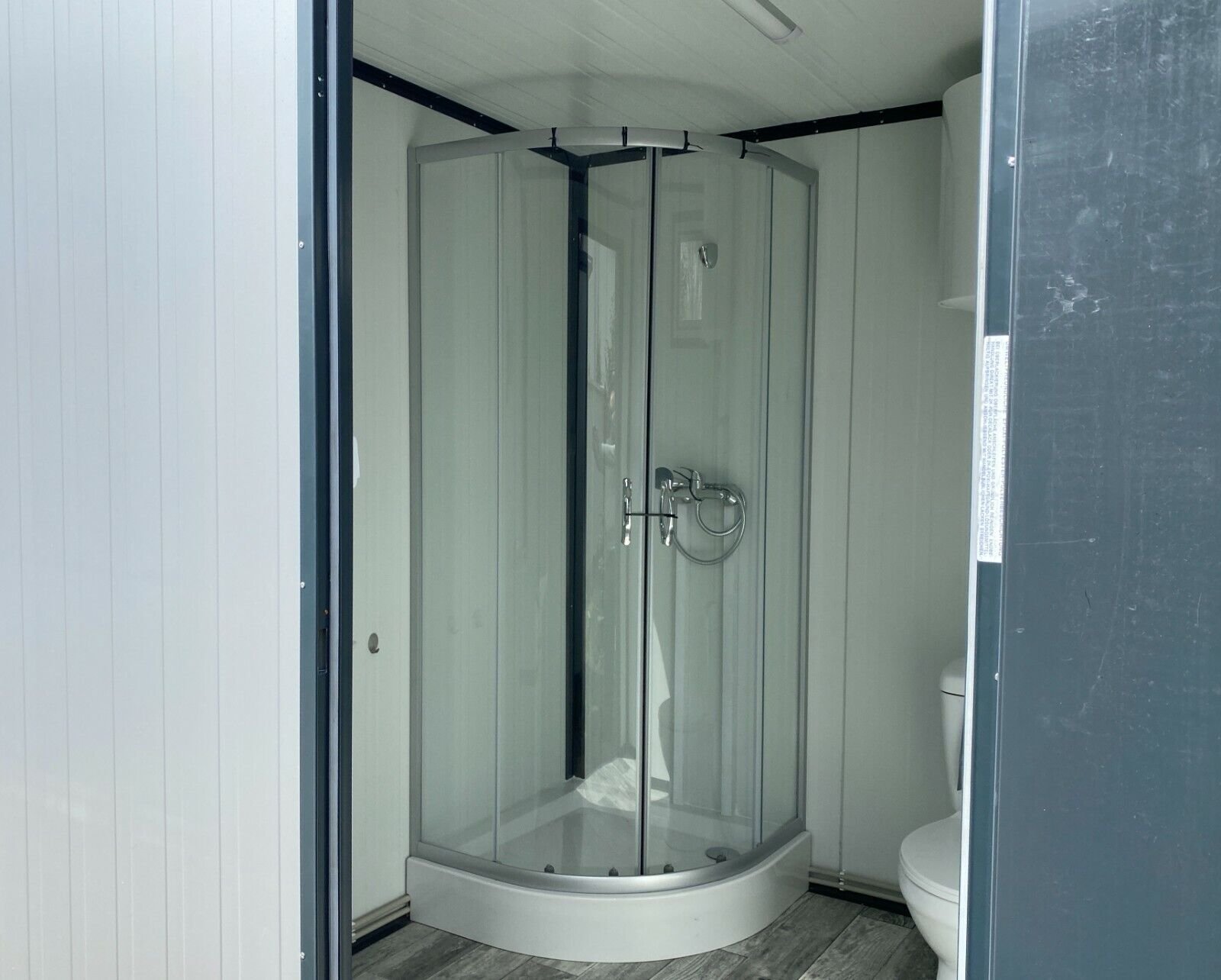 Bloc sanitaire complet – Image 5